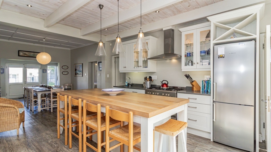 To Let 5 Bedroom Property for Rent in Onrus Western Cape